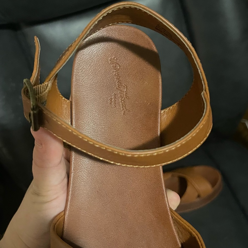 Target universal thread platform sandals - Picture 2 of 3